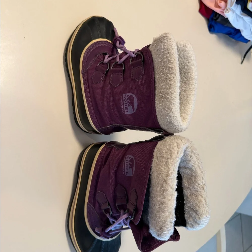 Sorel Purple and Black Winter snow boots size 3 kids‎